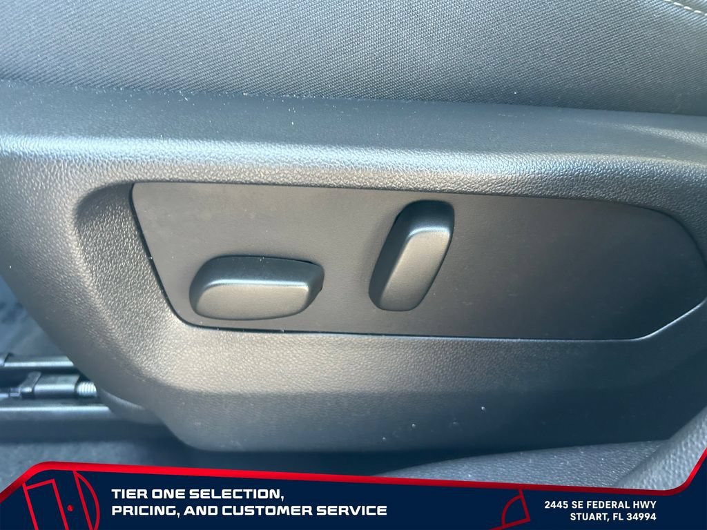Used 2023 WHITE FROST TRICOAT Buick Avenir image 16