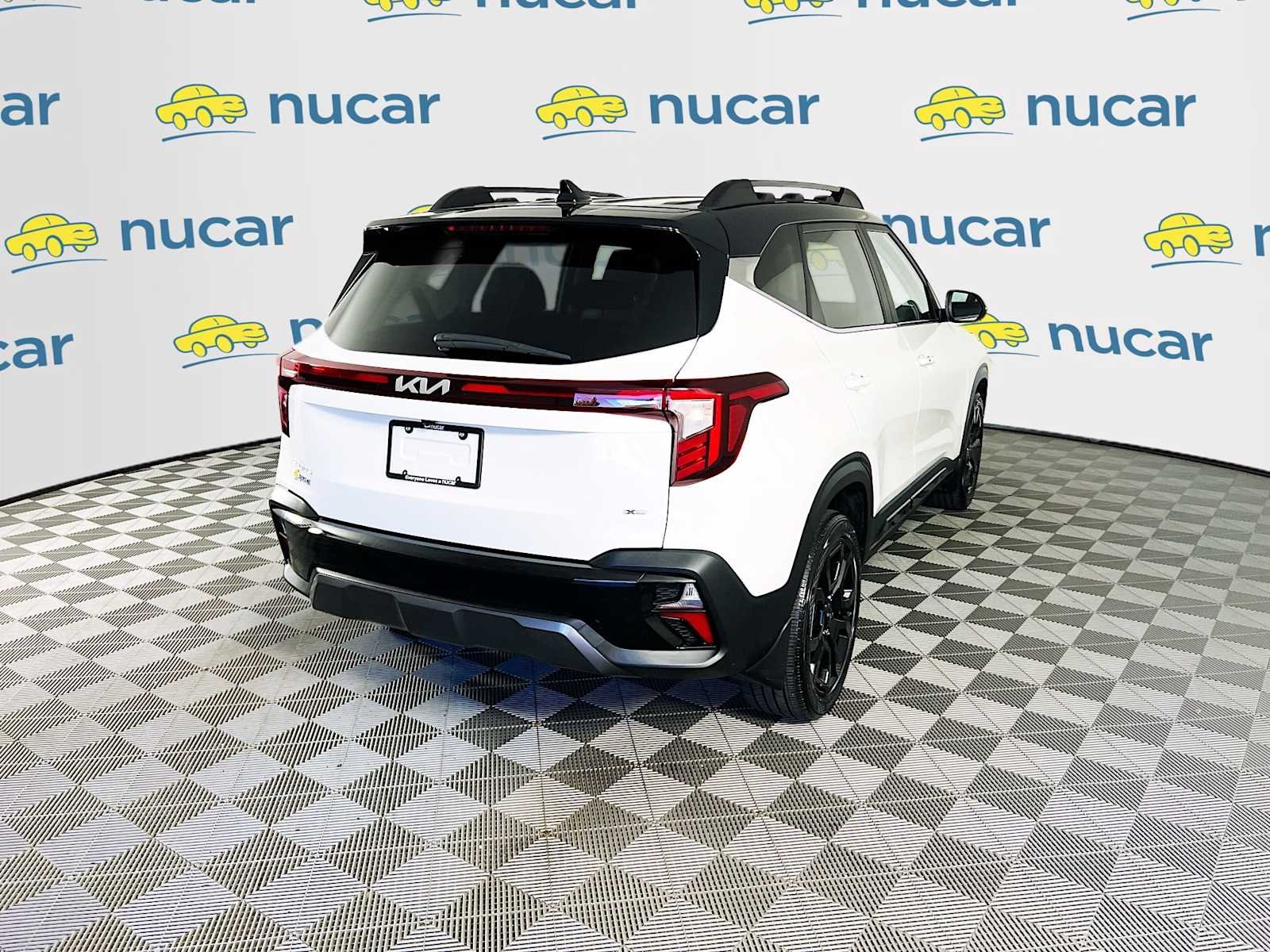 Used 2024 Clear White/Black Roof Kia X-Line image 7