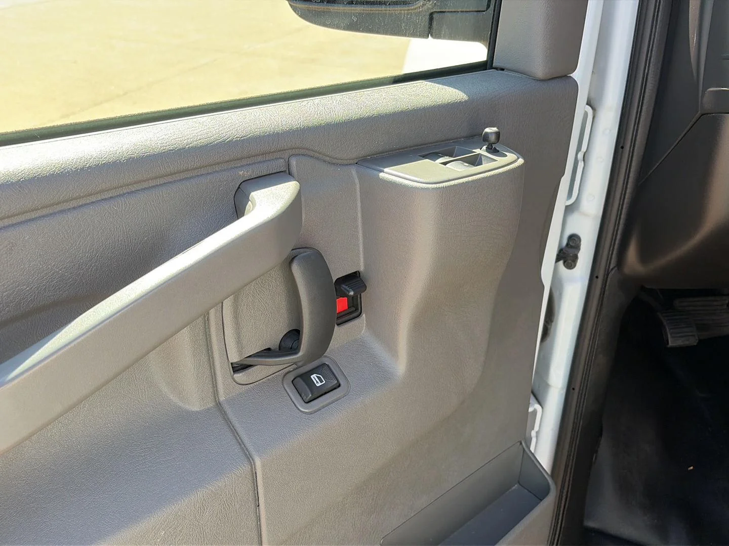 Used 2025 Summit White Chevrolet WT image 9