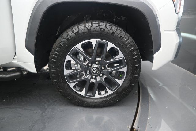 Used 2025 Wind Chill Pearl Toyota Limited image 16
