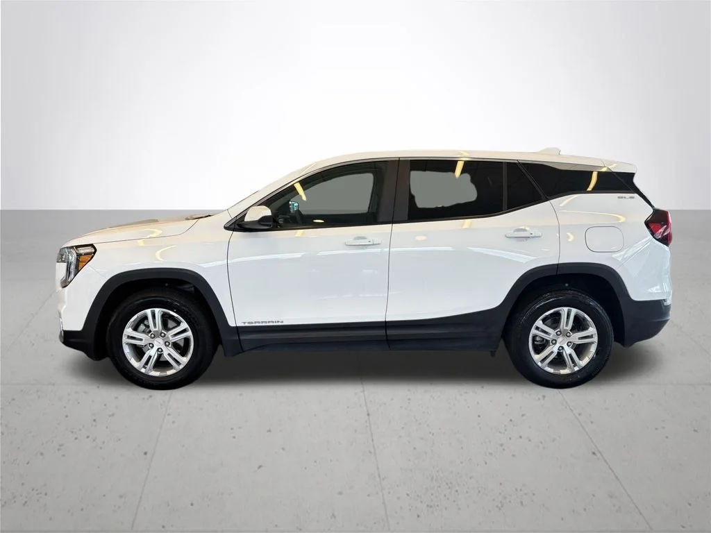 Used 2024 White GMC SLE image 11