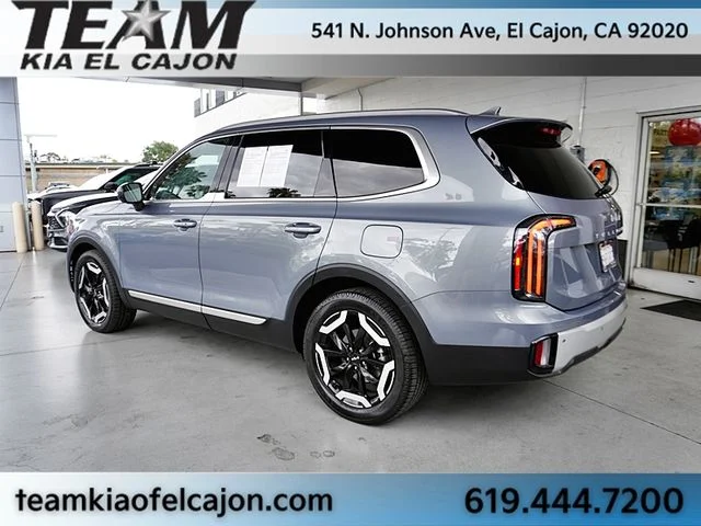Used 2024 Silver Kia EX FWD image 7