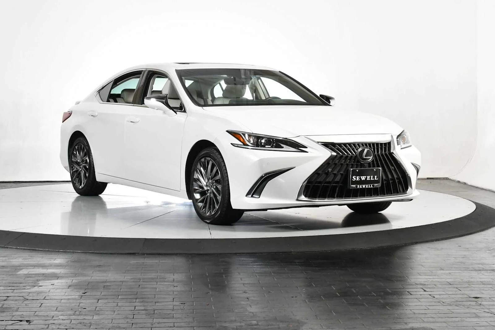 Used 2025 Eminent White Pearl Lexus Luxury image 7
