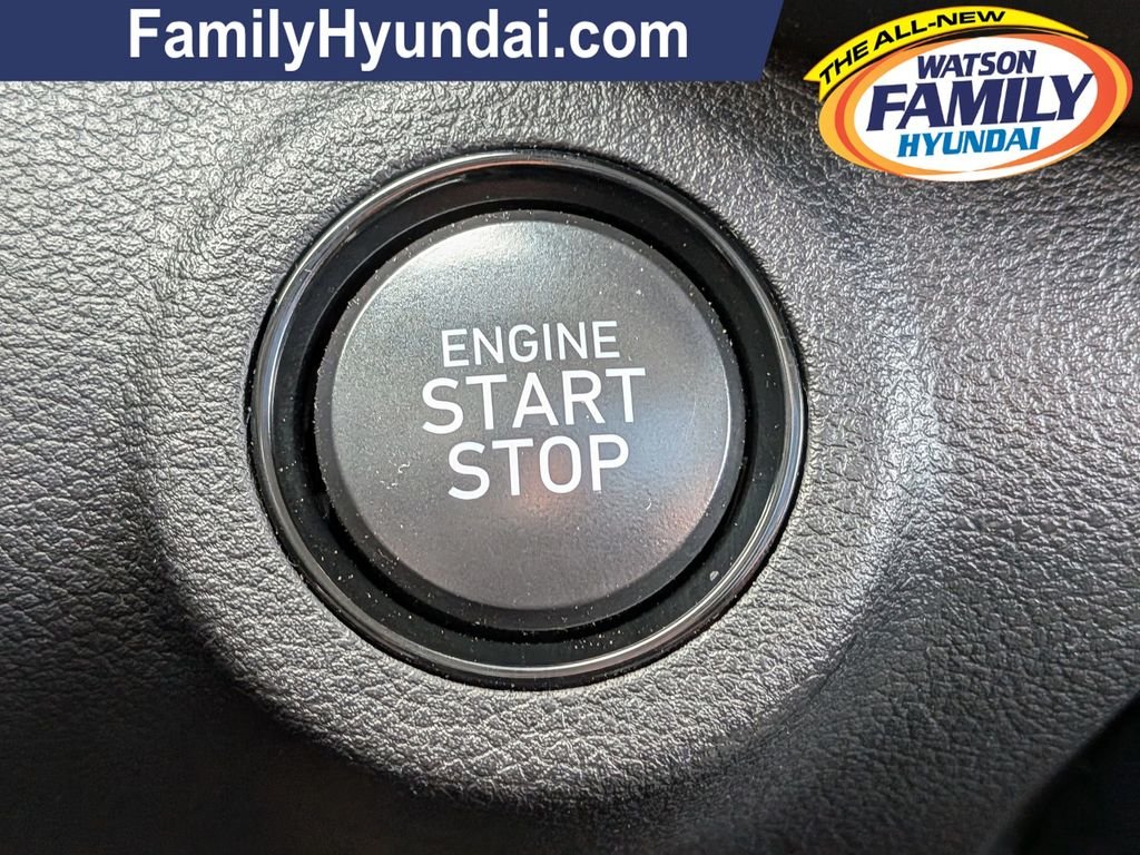 2025 Hyundai Venue SEL - Photo 17