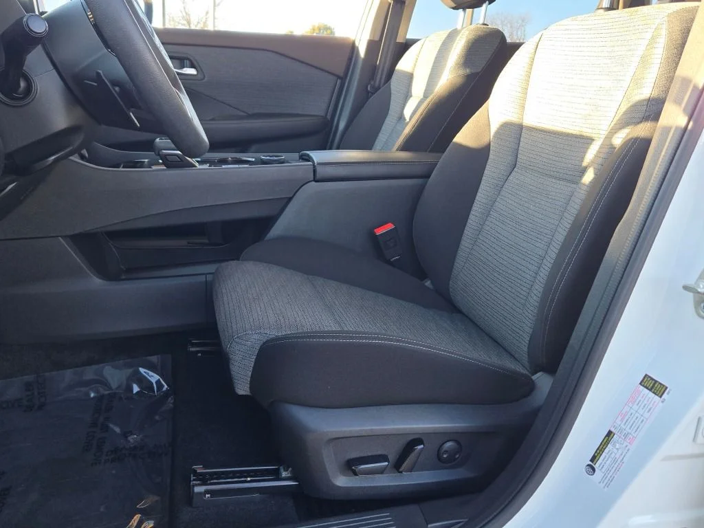 Used 2023 White Nissan SV image 21
