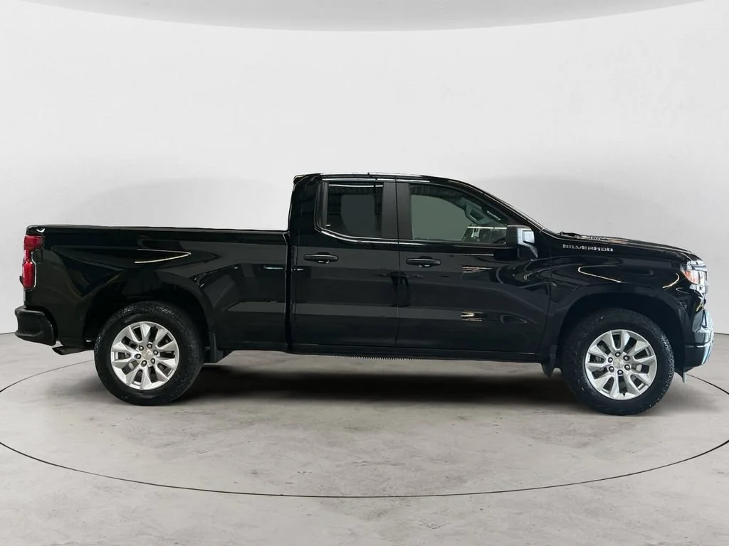 Used 2025 Black Chevrolet Custom image 4