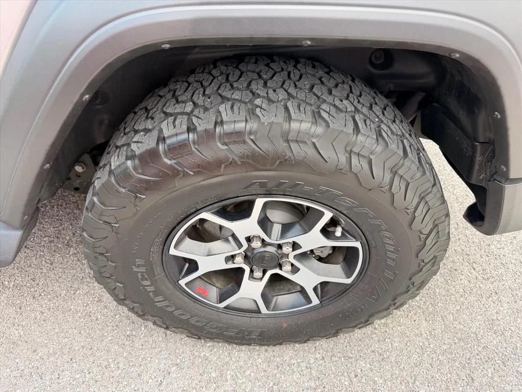 Used 2019 Silver Jeep Sport S image 12