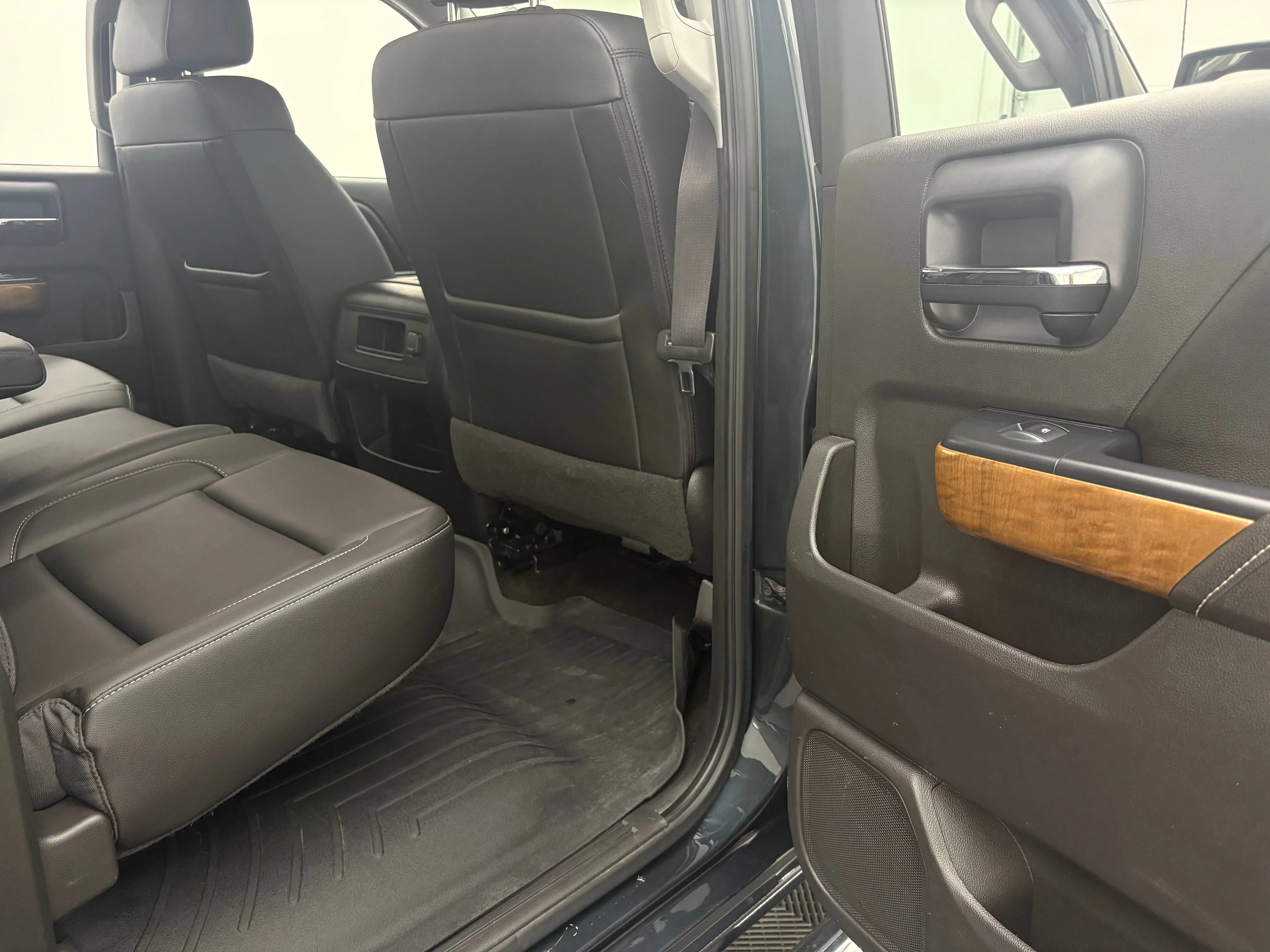 Used 2017 GRAPHITE METALLIC Chevrolet LTZ image 31