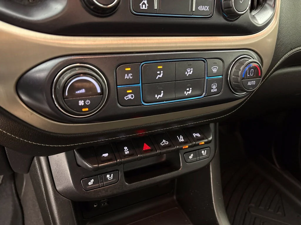 Certified Used 2021 HUNTER METALLIC GMC 4WD Denali image 39