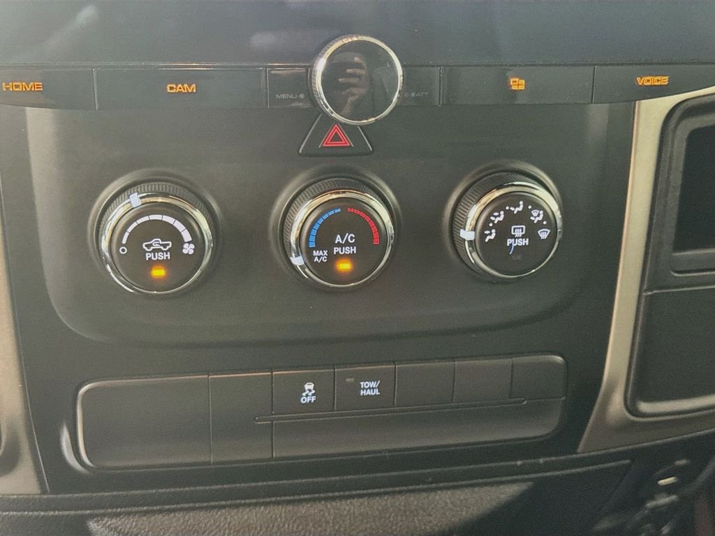 Used 2018 Bright White Clearcoat Ram SLT image 18