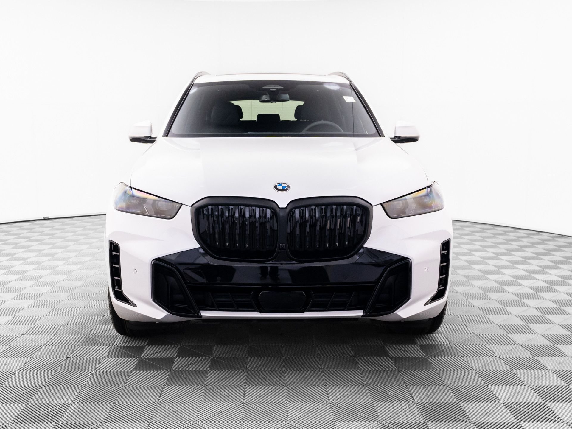 New 2026 Mineral White Metallic BMW xDrive40i image 10