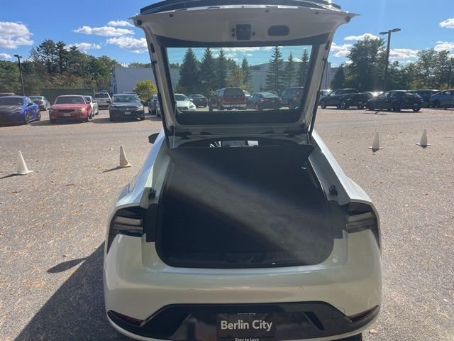 2026 Toyota Prius Plug-in Hybrid XSE - Photo 14