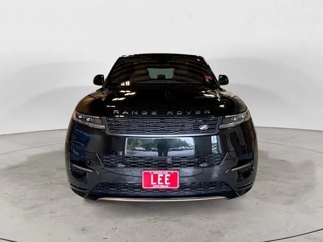 Used 2023 Black Land Rover SE Dynamic image 9