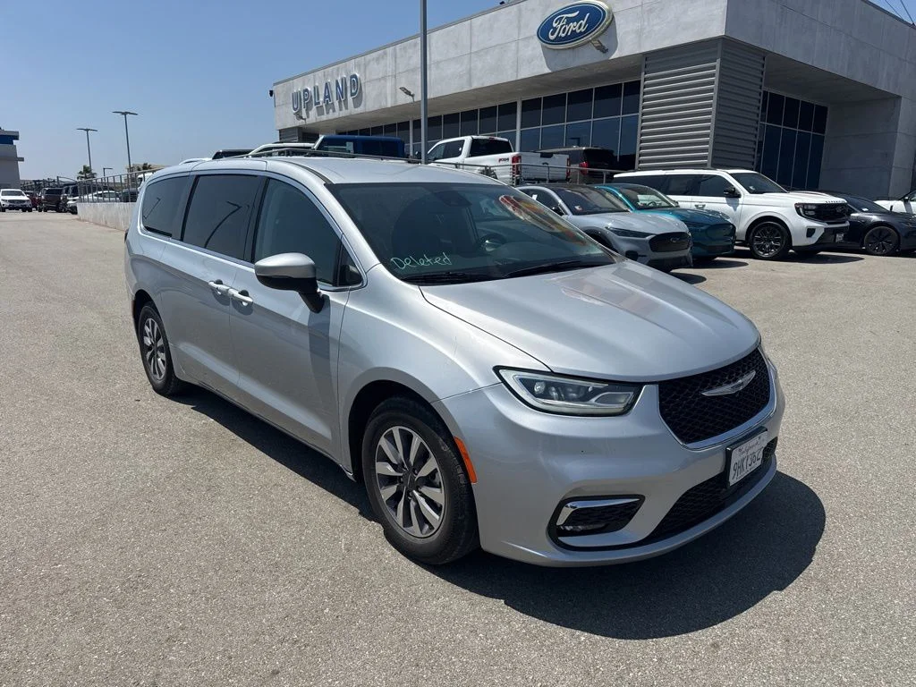 2023 Chrysler Pacifica Hybrid Touring L Hybrid's photo