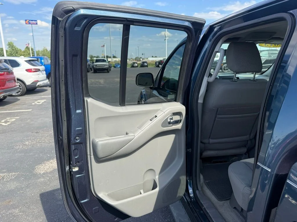 Used 2013 Blue Nissan SV image 36