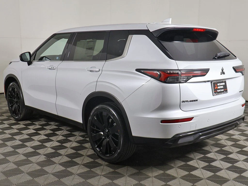New 2027 White Mitsubishi LE image 9