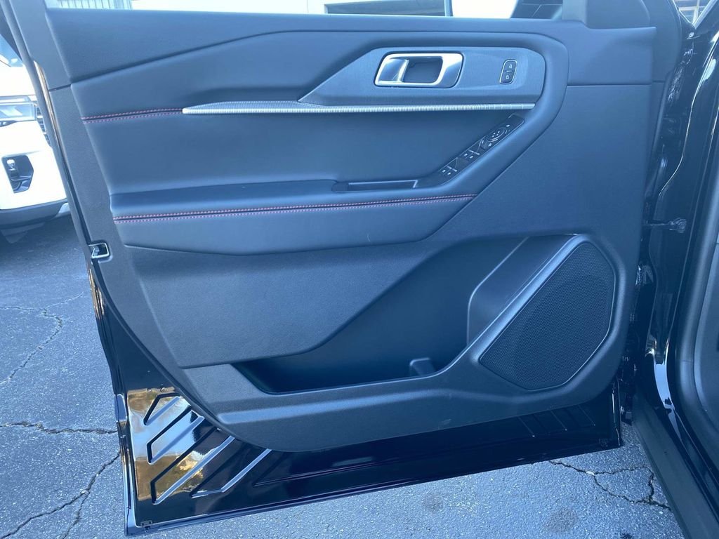 New 2026 Agate Black Metallic Ford ST-Line image 11