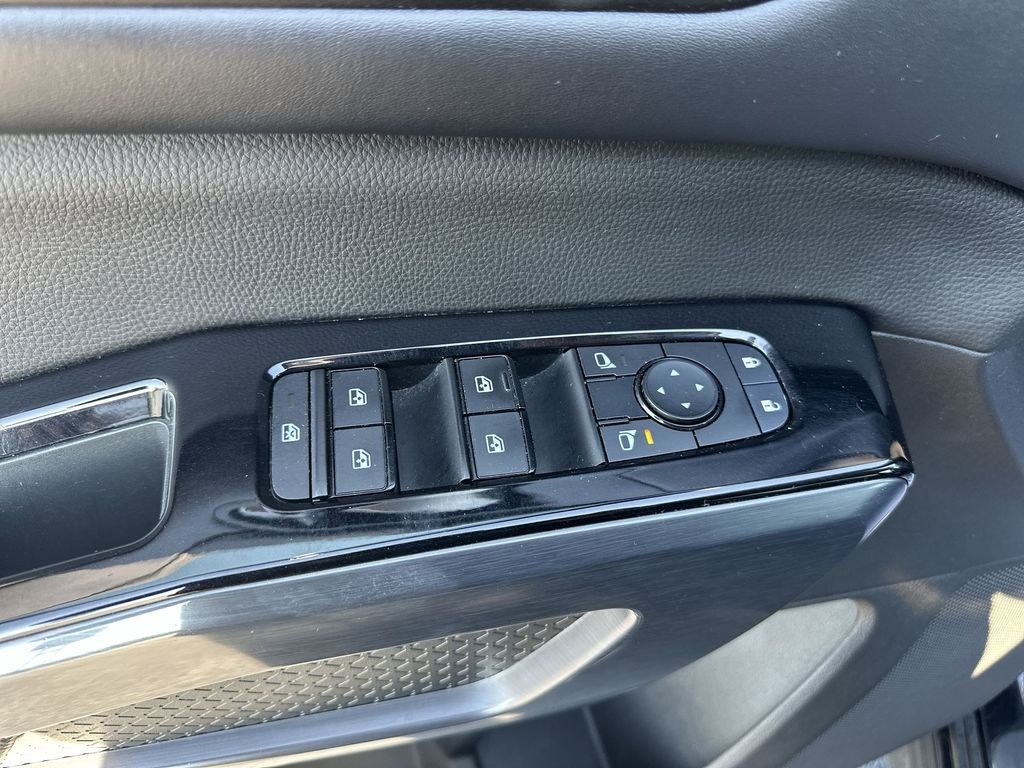 Used 2023 Black Nissan SL image 13