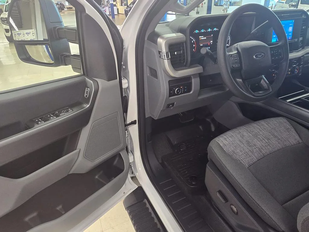 New 2026 Oxford White Ford F-250® XLT image 10