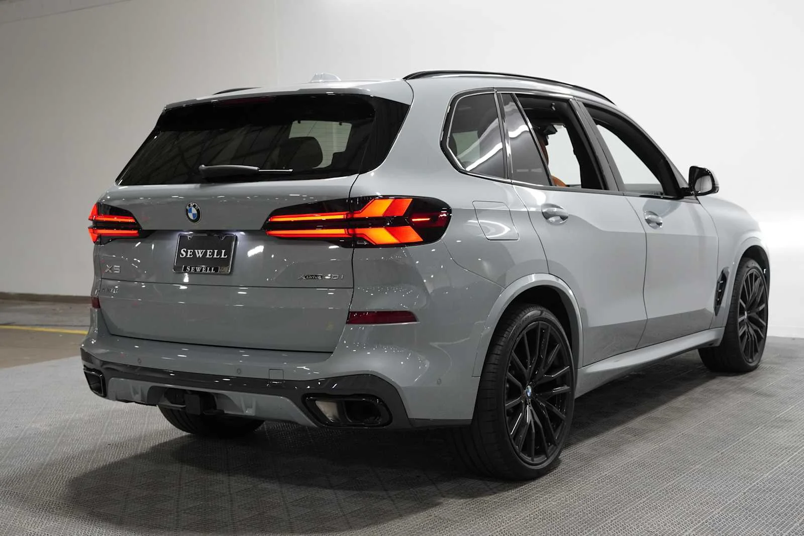 Certified Used 2026 Brooklyn Grey Metallic BMW xDrive40i image 4