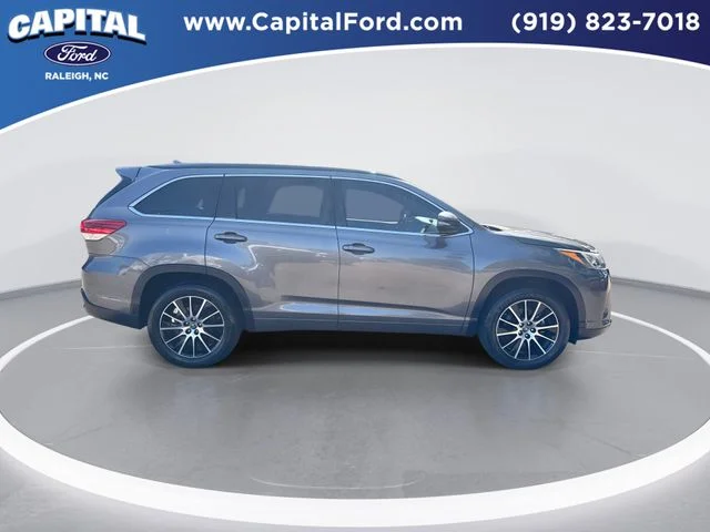 Used 2017 Gray Toyota SE image 9