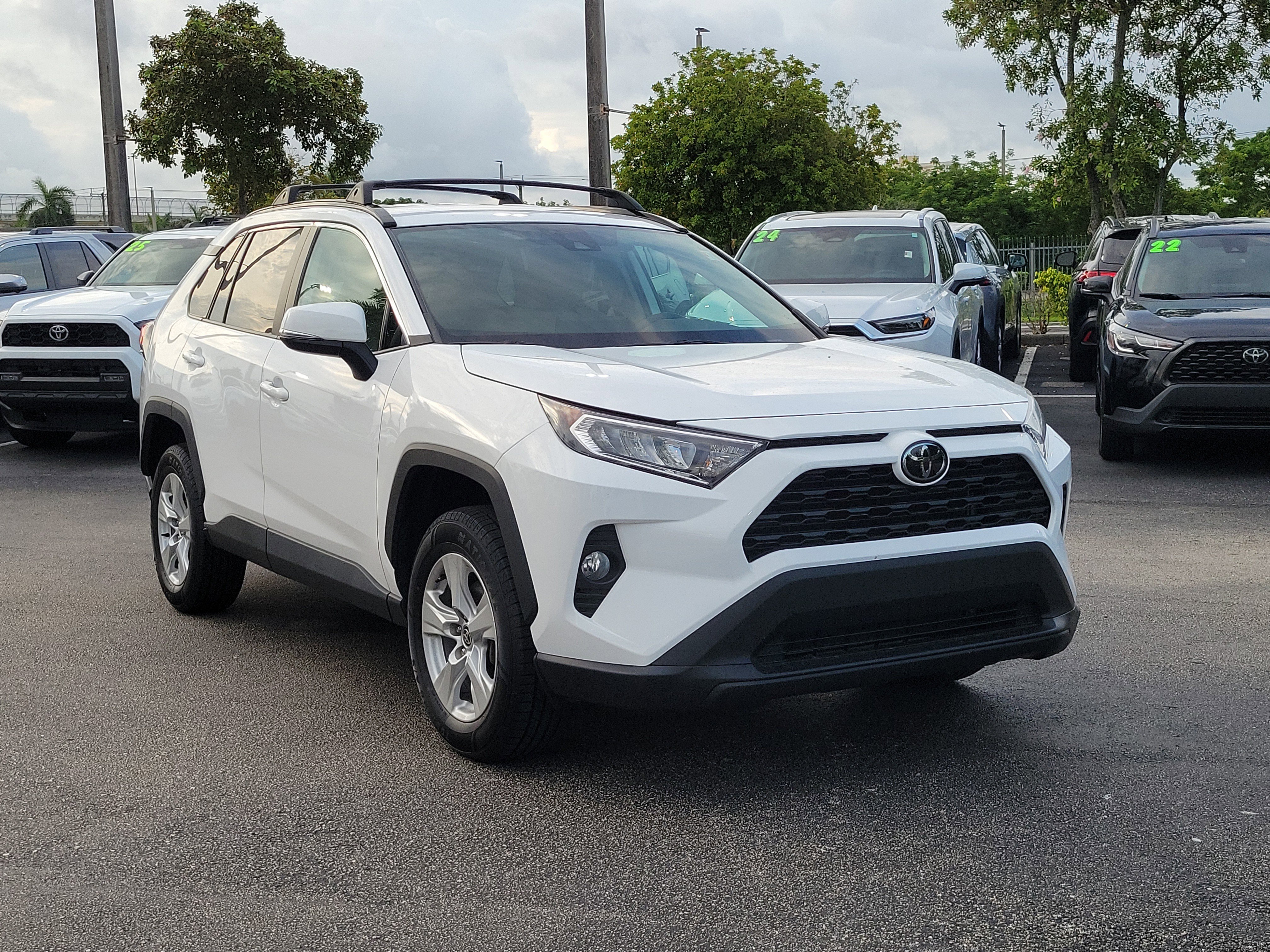 Used 2021 Super White Toyota XLE image 3
