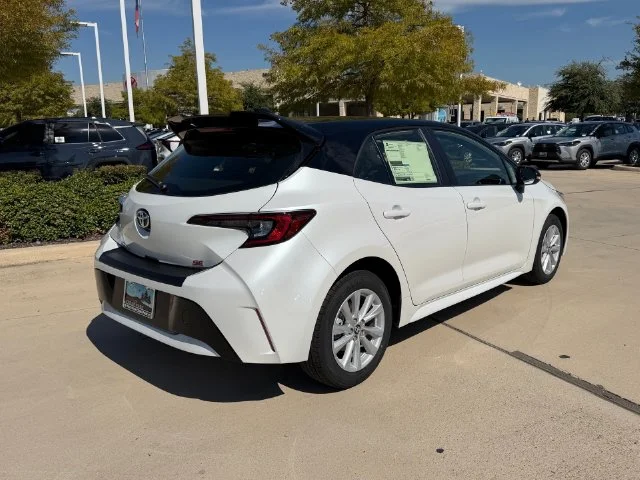 New 2027 Wind Chill Pearl with Black roof Toyota SE image 4