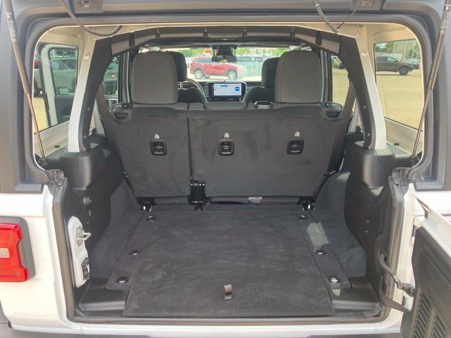 Used 2024 Bright White Clearcoat Jeep Rubicon image 29
