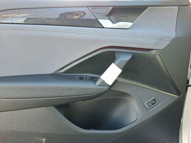 New 2026 White/off-white Volkswagen 2.0T SE R-Line Black image 8