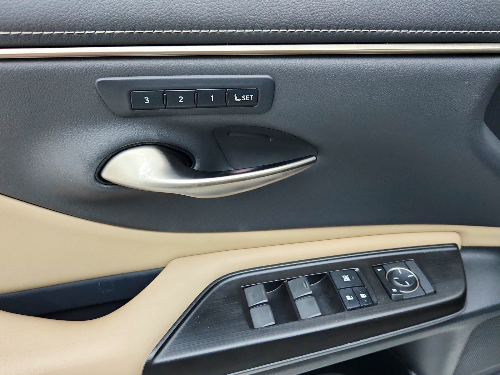 Used 2019 MOONBEAM BEIGE Lexus ES 300h Luxury image 25