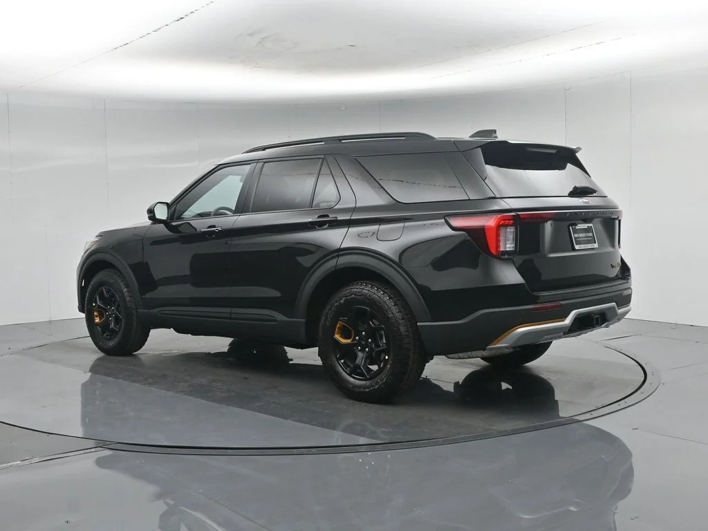 New 2026 Agate Black Metallic Ford Tremor image 6