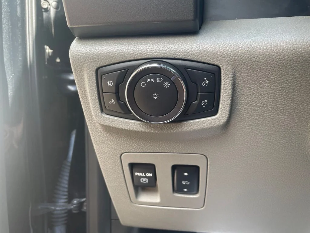 Used 2018 Shadow Black Ford XLT image 14