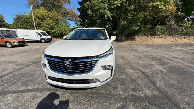 Used 2024 White Frost Tricoat Buick Essence image 3