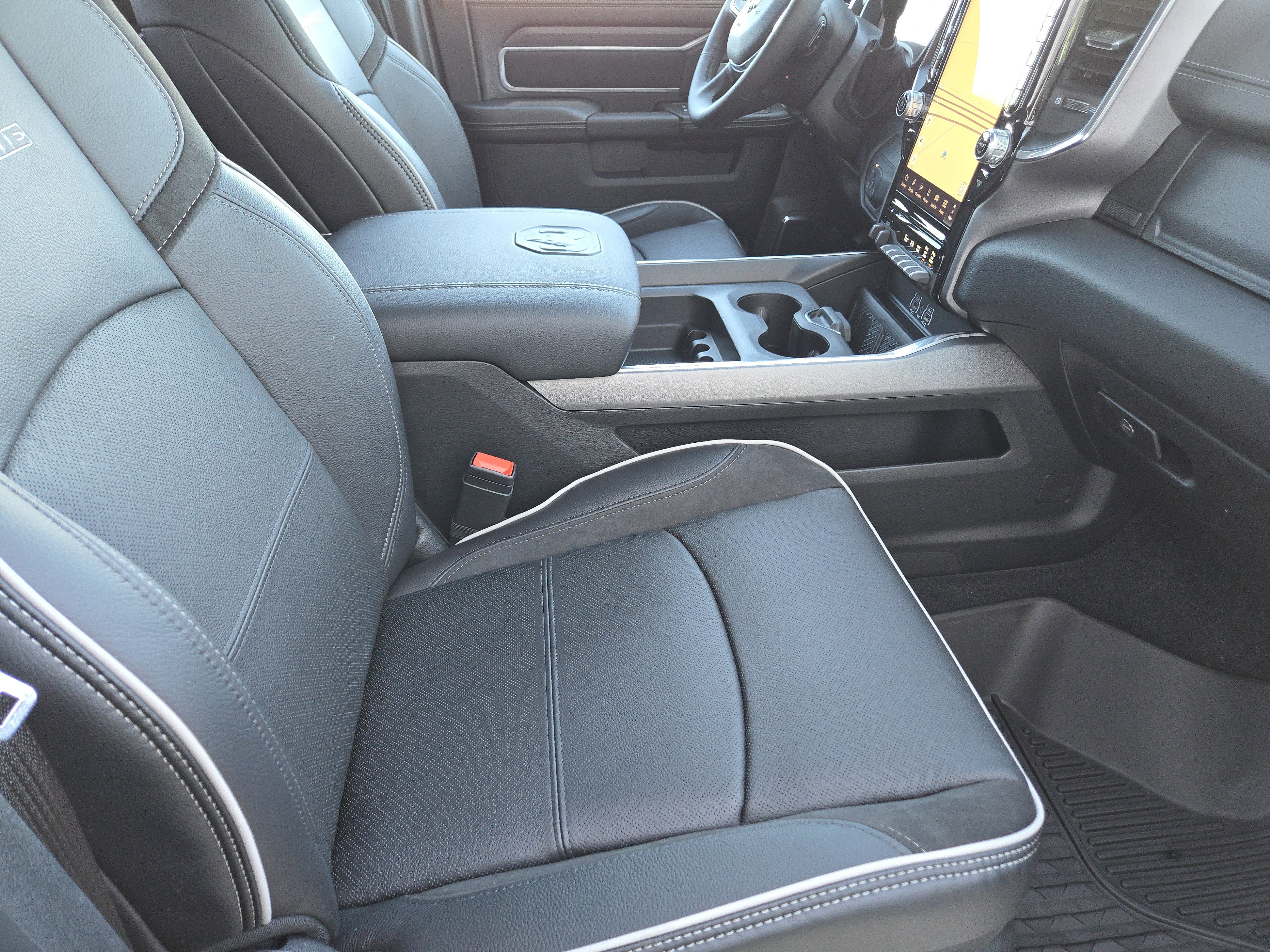 2026 RAM 3500 Laramie - Photo 13
