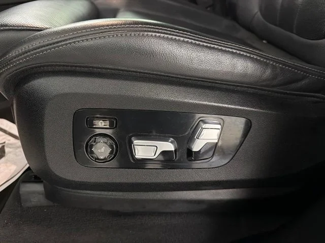 Used 2022 Black BMW M50i image 11