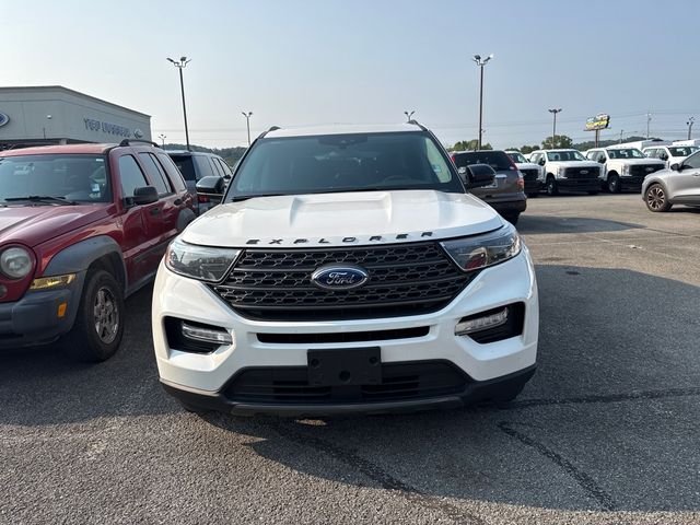 Used 2024 White Metallic Ford XLT image 8