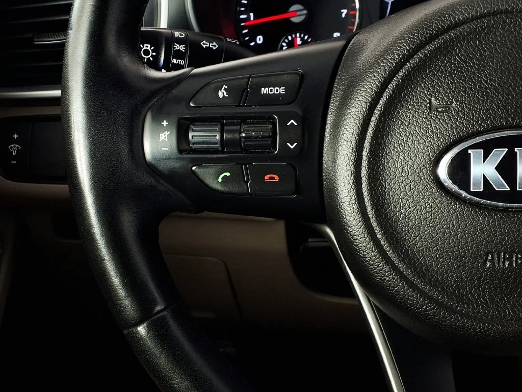 Used 2017 Purple Kia LX image 19