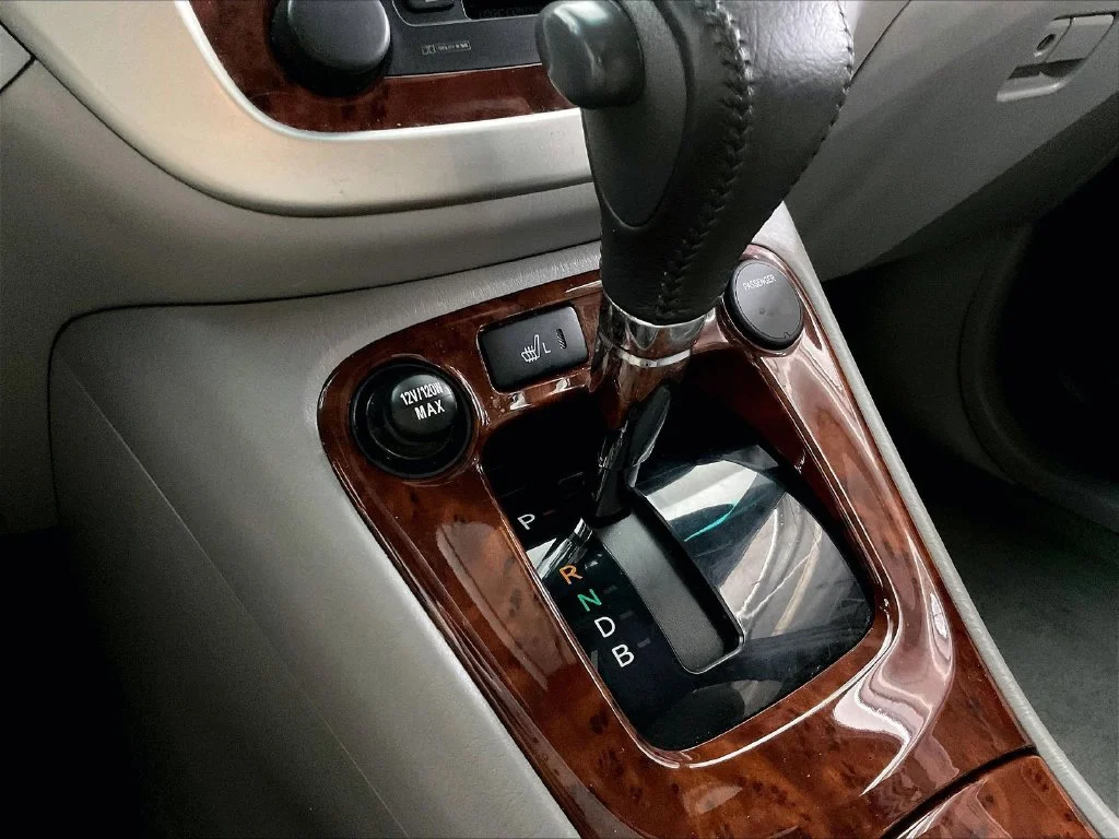 Used 2006 Silver Toyota Limited image 38