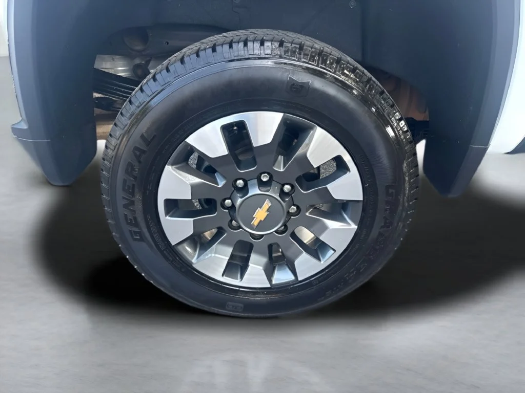 Used 2021 SUMMIT WHITE Chevrolet Custom image 32