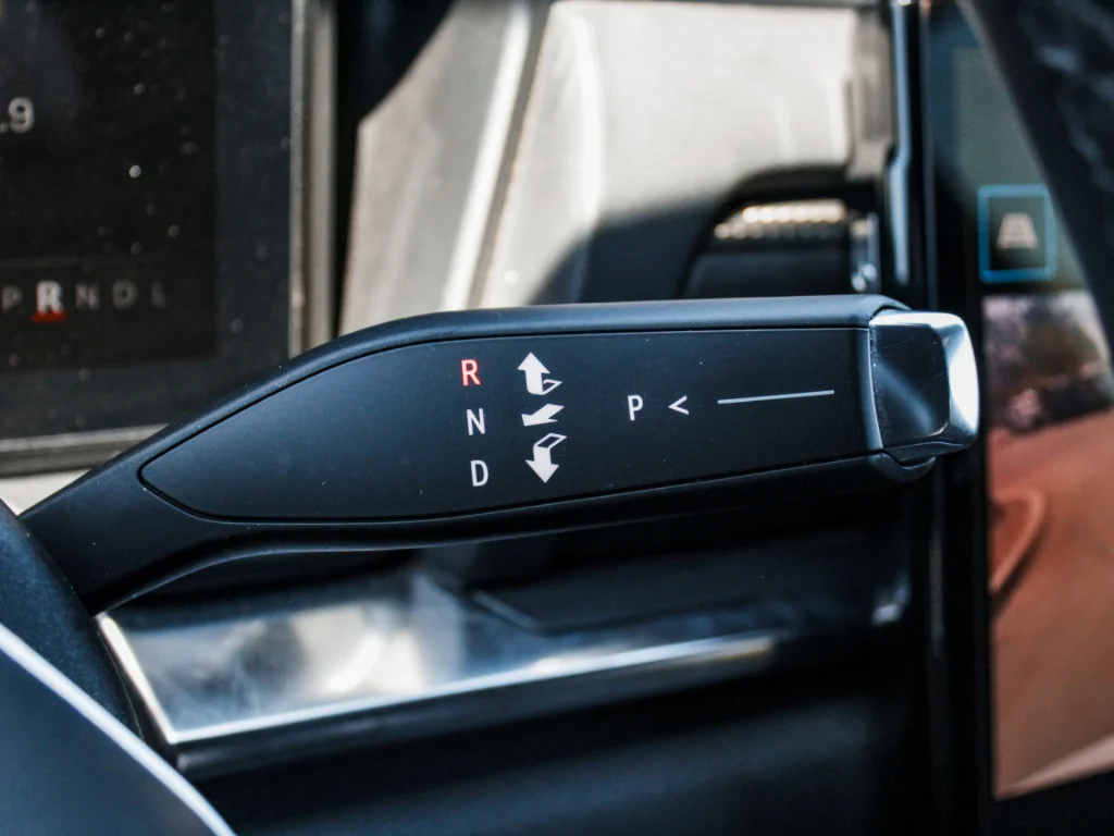 Used 2025  GMC AWD Elevation image 14