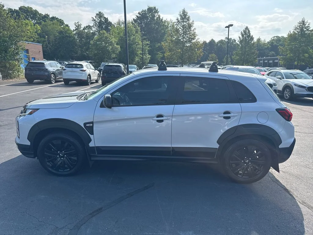 Used 2024 White Diamond Mitsubishi 2.0 SE image 6