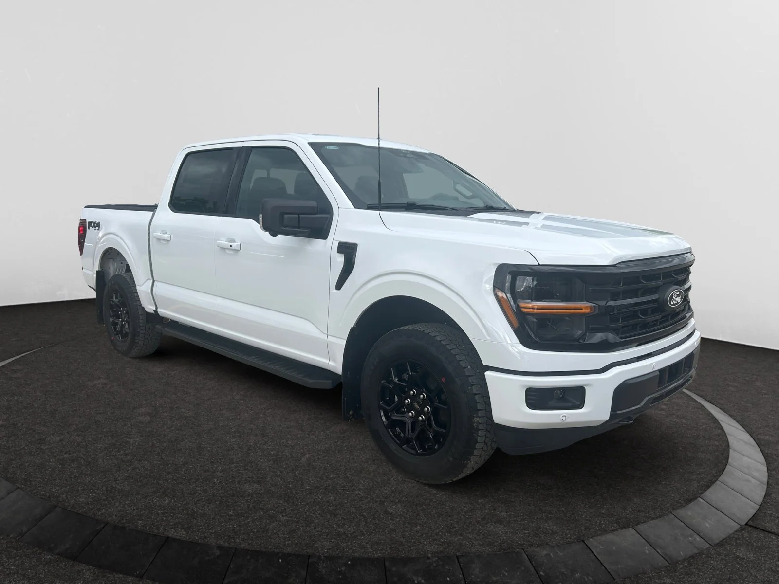 New 2026 Oxford White Ford XLT image 7
