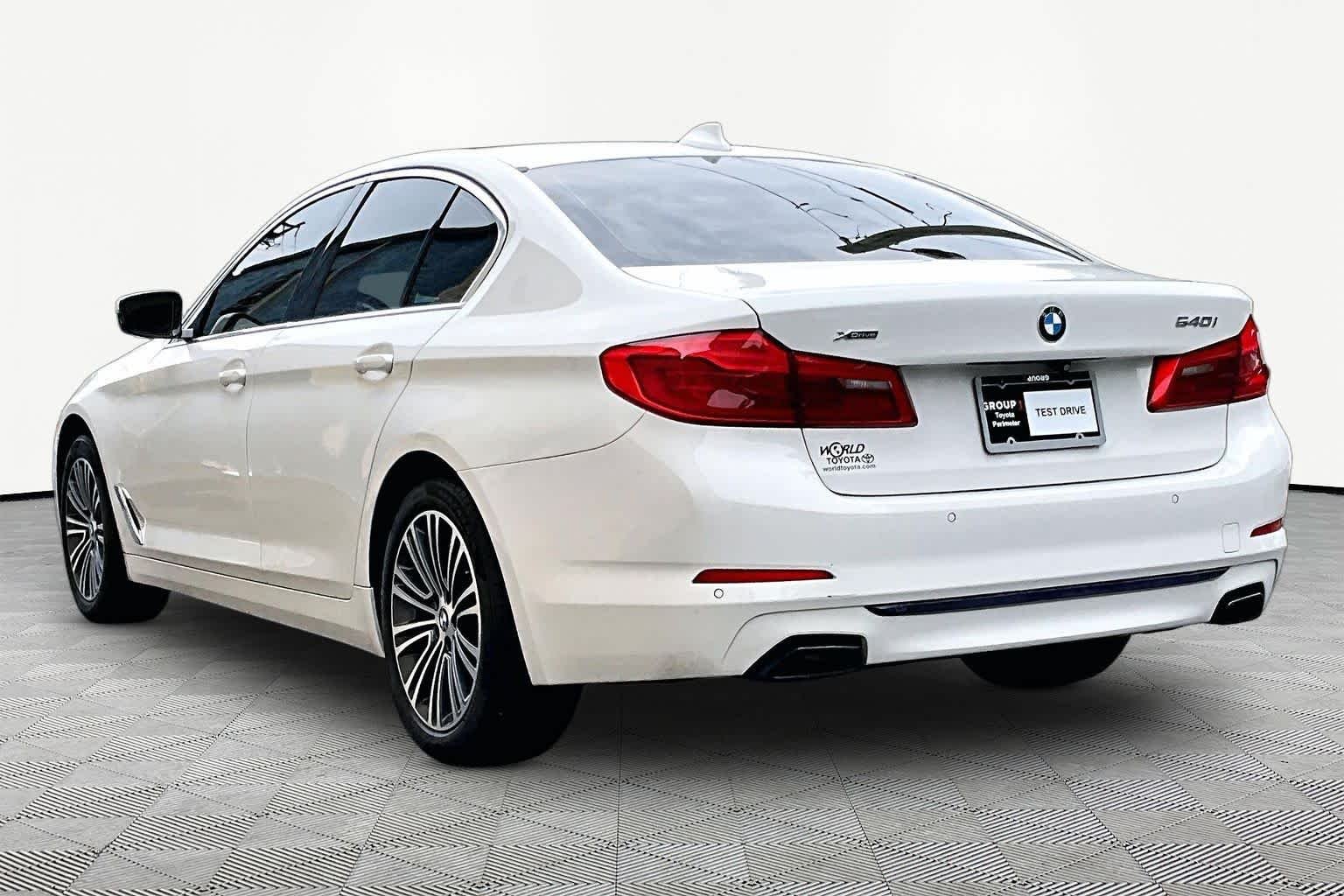 Used 2019 Alpine White BMW 540i xDrive image 12