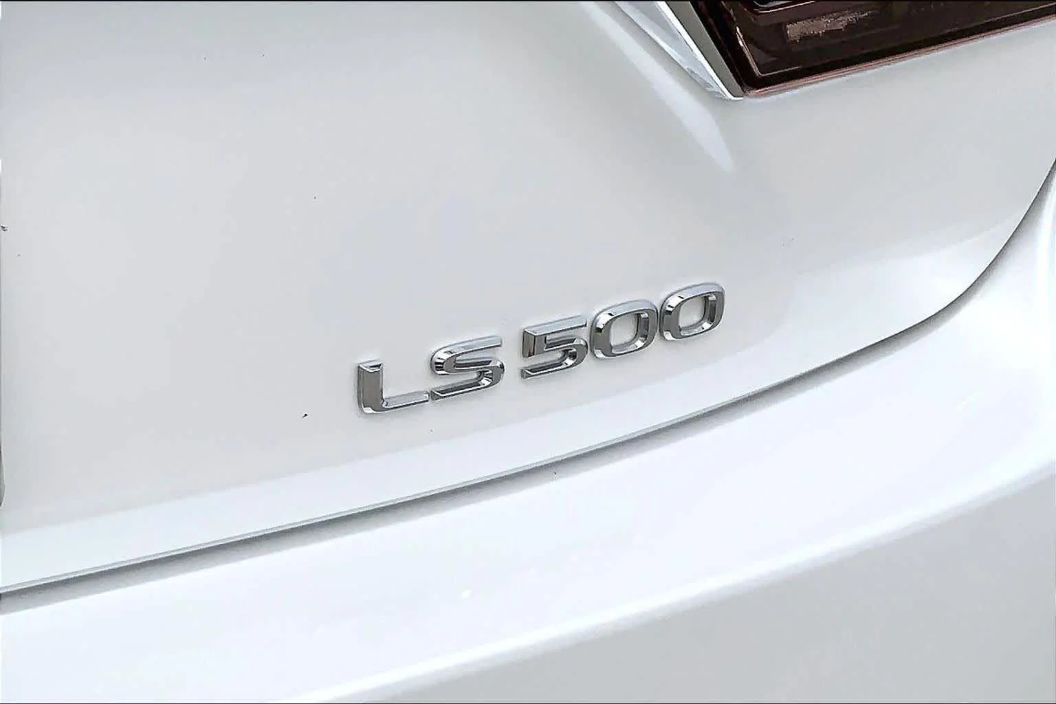 Used 2022 Eminent White Pearl Lexus  image 9