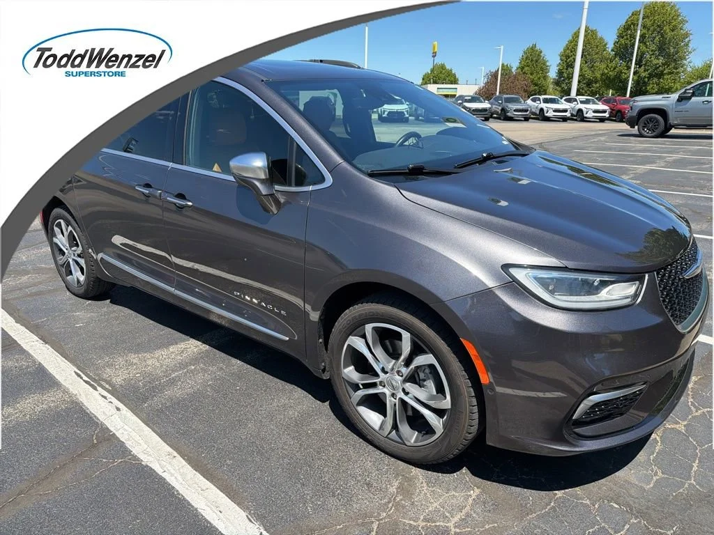 2021 Chrysler Pacifica Pinnacle's photo
