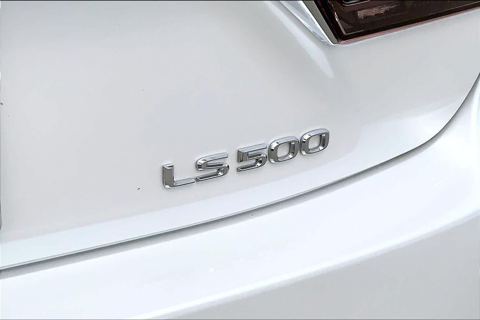 Used 2022 Eminent White Pearl Lexus  image 10