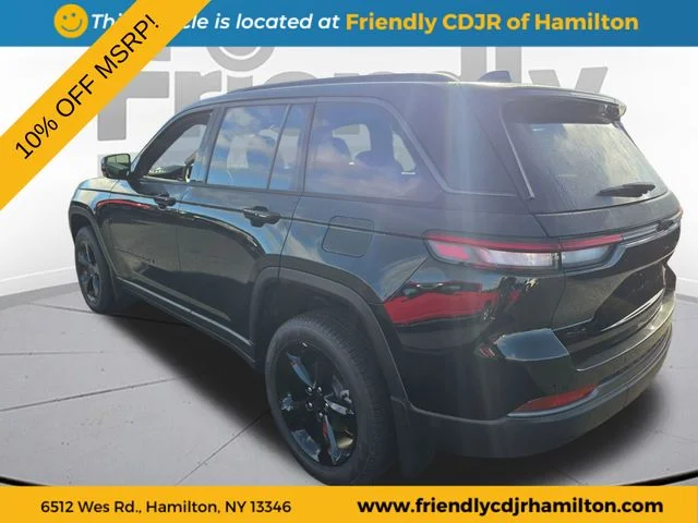 New 2026 Diamond Black Crystal Pearl-Coat Exterior Paint Jeep Limited image 8