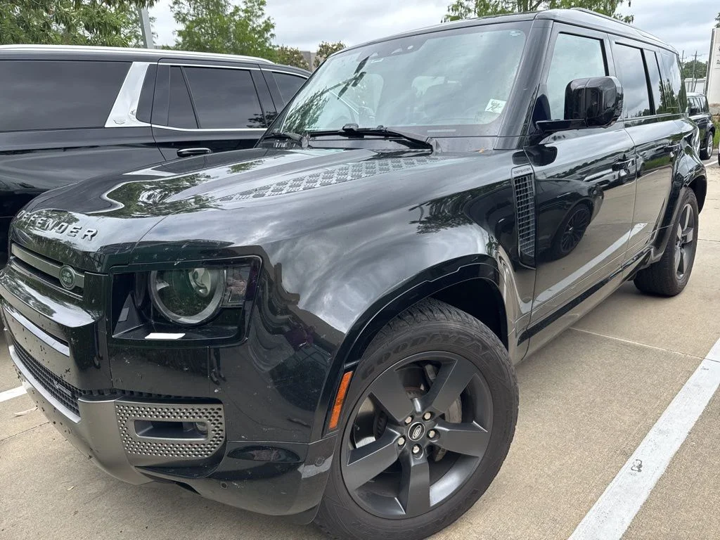2023 Land Rover Defender X-Dynamic SE's photo