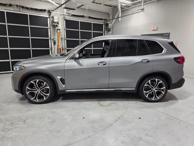 Used 2024 Gray BMW xDrive40i image 4
