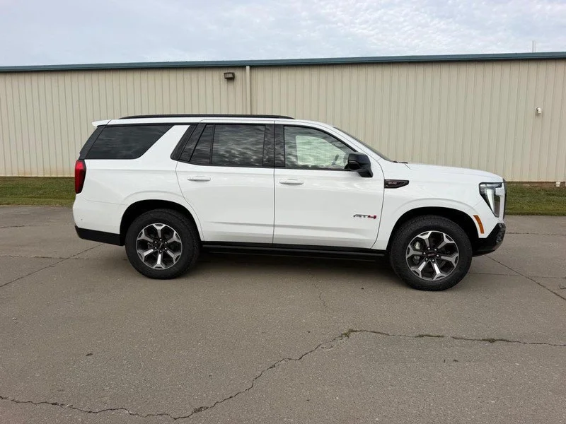 2026 GMC Yukon AT4 Ultimate - Photo 2